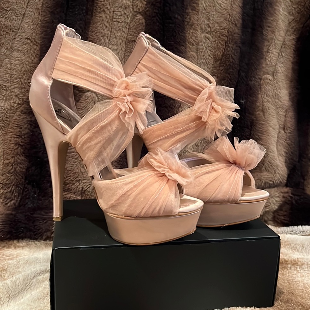 Steve Madden FIFI high heels. Pink satin and chiffon. Size 9. Gently worn.